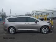 ✅ 2018 Chrysler Pacifica Touring L • VIN: 2C4RC1BGXJR274375 • Лот: 43694166. Опубликован ранее на IAAI с пробегом 114 106 миль. Бесплатный доступ к архиву аукционных продаж из США и подробный отчёт об истории автомобиля на DreamBid. Изображение 13.