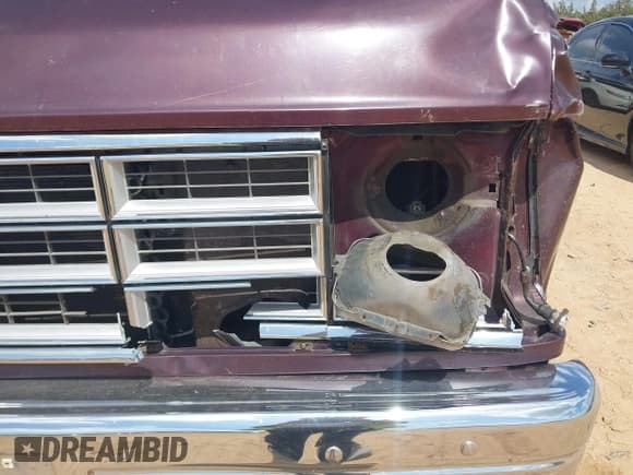 ✅ 1993 Dodge Passenger • VIN: 2B5WB35Y1PK506913 • Lot: 42154670. Wystawiony na IAAI z przebiegiem 100 002 mil. Bezpłatny archiwum sprzedaży aukcyjnych z USA i szczegółowy raport historii pojazdu na DreamBid. Zdjęcie 16.