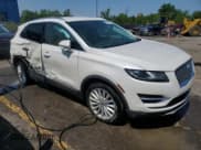 ✅ 2019 Lincoln MKC Standard • VIN: 5LMCJ1D90KUL29570 • Lot: 65530835. Listed on Copart with 106,023 mi. Free auction sales archive from the USA and detailed vehicle history report at DreamBid. Image 4.
