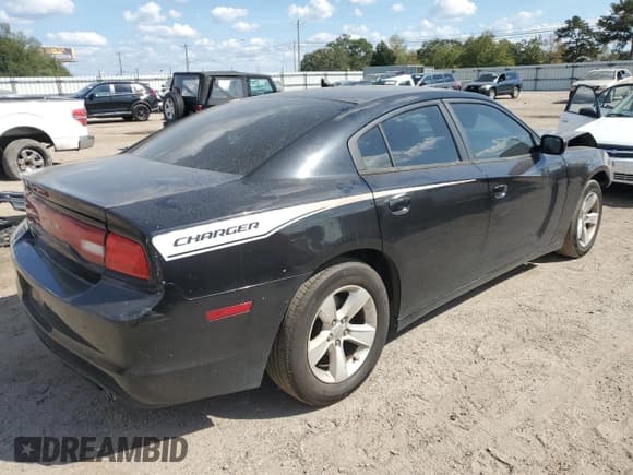 ✅ 2011 Dodge Charger Rallye • VIN: 2B3CL3CG8BH548522 • Лот: 70631815. Опубликован ранее на Copart с пробегом 200 606 миль. Бесплатный доступ к архиву аукционных продаж из США и подробный отчёт об истории автомобиля на DreamBid. Изображение 3.