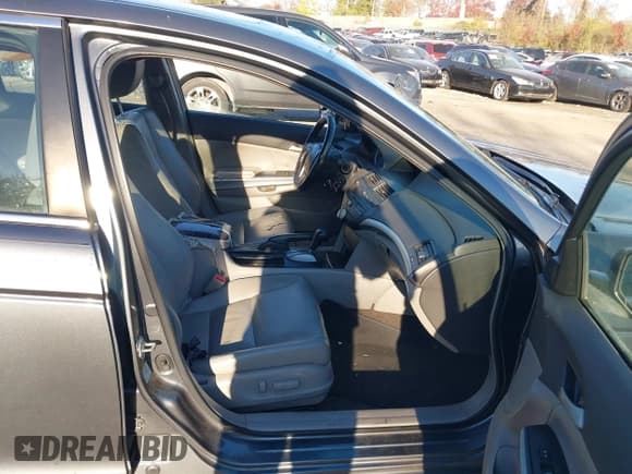 ✅ 2009 Honda Accord EX-L • VIN: 1HGCP36879A042293 • Lot: 43714456. Wystawiony na IAAI z przebiegiem 184 678 mil. Bezpłatny archiwum sprzedaży aukcyjnych z USA i szczegółowy raport historii pojazdu na DreamBid. Zdjęcie 5.