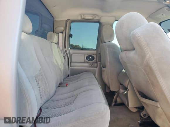 ✅ 2004 Chevrolet Silverado 1500 Z71 • VIN: 2GCEK19T841389435 • Лот: 76865304. Опубликован ранее на Copart с пробегом 190 687 миль. Бесплатный доступ к архиву аукционных продаж из США и подробный отчёт об истории автомобиля на DreamBid. Изображение 10.