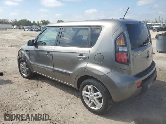 ✅ 2011 Kia Soul + • VIN: KNDJT2A23B7278005 • Lot: 81101805. Wystawiony na Copart z przebiegiem 140 229 mil. Bezpłatny archiwum sprzedaży aukcyjnych z USA i szczegółowy raport historii pojazdu na DreamBid. Zdjęcie 2.