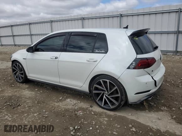 ✅ 2019 Volkswagen Golf R • VIN: WVWWA7AU2KW171835 • Lot: 53145785. Wystawiony na Copart z przebiegiem 137 130 mil. Bezpłatny archiwum sprzedaży aukcyjnych z USA i szczegółowy raport historii pojazdu na DreamBid. Zdjęcie 2.