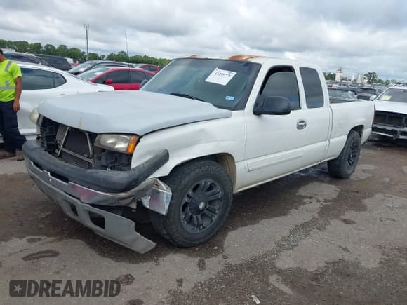 ✅ 2004 Chevrolet Silverado 1500 LS • VIN: 2GCEC19TX41117000 • Лот: 43299778. Опубликован ранее на IAAI с пробегом 219 972 миль. Бесплатный доступ к архиву аукционных продаж из США и подробный отчёт об истории автомобиля на DreamBid. Изображение 2.