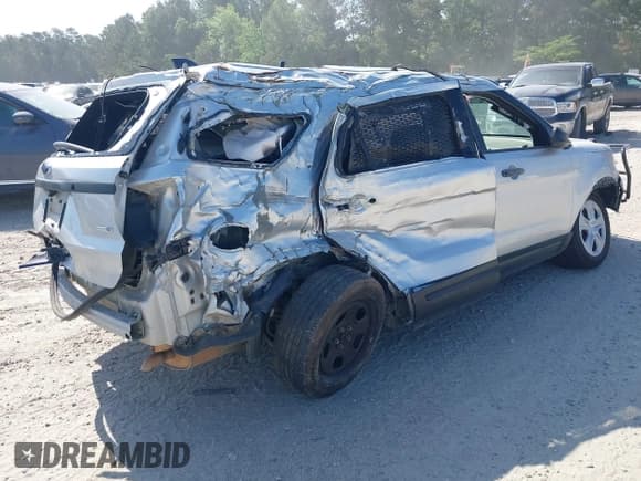 ✅ 2018 Ford Police Interceptor Utility • VIN: 1FM5K8AR6JGA32757 • Lot: 42124791. Wystawiony na IAAI z przebiegiem Nie podano. Bezpłatny archiwum sprzedaży aukcyjnych z USA i szczegółowy raport historii pojazdu na DreamBid. Zdjęcie 4.