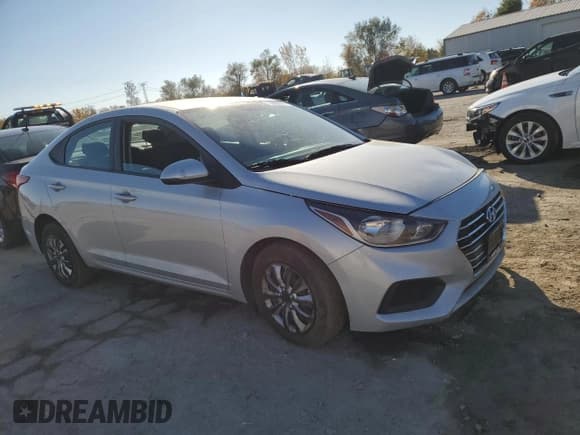 ✅ 2021 Hyundai Accent SE • VIN: 3KPC24A6XME131516 • Lot: 77666324. Wystawiony na Copart z przebiegiem 69 665 mil. Bezpłatny archiwum sprzedaży aukcyjnych z USA i szczegółowy raport historii pojazdu na DreamBid. Zdjęcie 4.
