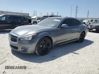 ✅ 2018 Infiniti Q70 Luxe • VIN: JN1BY1AP8JM180845 • Лот: 61227984. Опубликован ранее на Copart с пробегом 73 564 миль. Бесплатный доступ к архиву аукционных продаж из США и подробный отчёт об истории автомобиля на DreamBid. Изображение 1.