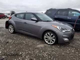 ✅ 2015 Hyundai Veloster • VIN: KMHTC6AD2FU229477 • Lot: 80378784. Wystawiony na Copart z przebiegiem 82 690 mil. Bezpłatny archiwum sprzedaży aukcyjnych z USA i szczegółowy raport historii pojazdu na DreamBid. Zdjęcie 4.