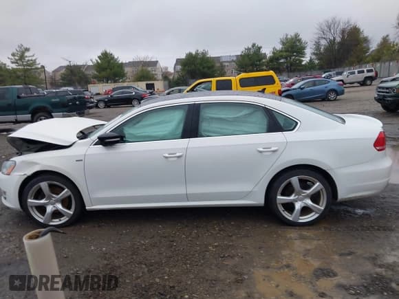✅ 2014 Volkswagen Passat SE • VIN: 1VWBT7A31EC081966 • Lot: 41944146. Listed on IAAI with 100,080 mi. Free auction sales archive from the USA and detailed vehicle history report at DreamBid. Image 14.