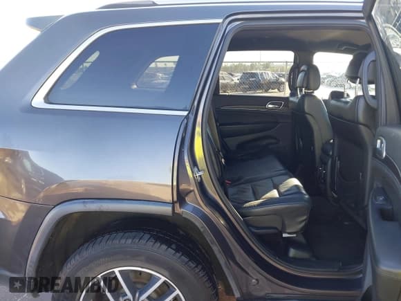 ✅ 2018 Jeep Grand Cherokee Limited • VIN: 1C4RJEBG2JC158867 • Lot: 43677912. Listed on IAAI with 179,265 mi. Free auction sales archive from the USA and detailed vehicle history report at DreamBid. Image 8.