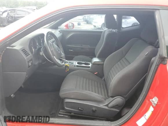 2014 Dodge Challenger SXT 100th Anniversary z VIN 2C3CDYAG1EH278828, wystawiony jako Copart lot #58417075 z przebiegiem 136 953 mil mil oraz Szkoda całkowita • Salvage title. Historia ofert i sprzedaży dostępna na DreamBid. Obrazek 7.