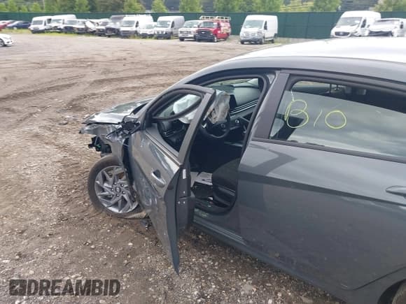 ✅ 2024 Hyundai Elantra SEL • VIN: KMHLM4DGXRU696920 • Lot: 42870118. Listed on IAAI with 8,620 mi. Free auction sales archive from the USA and detailed vehicle history report at DreamBid. Image 6.