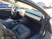 ✅ 2022 Tesla Model 3 Long Range • VIN: 5YJ3E1EB2NF183893 • Lot: 42130396. Wystawiony na IAAI z przebiegiem 25 552 mil. Bezpłatny archiwum sprzedaży aukcyjnych z USA i szczegółowy raport historii pojazdu na DreamBid. Zdjęcie 5.