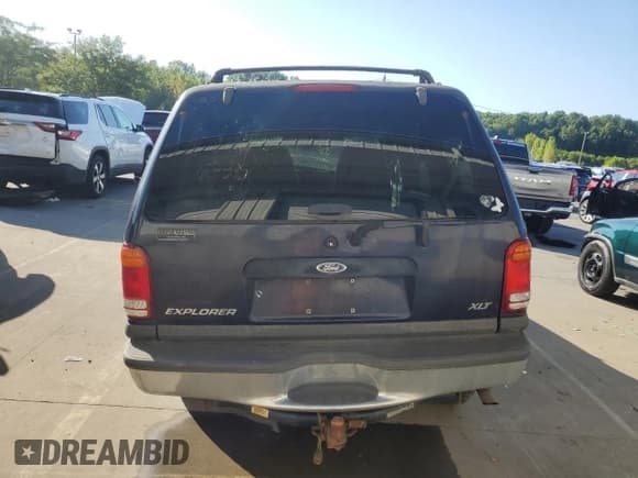 ✅ 2001 Ford Explorer XLT • VIN: 1FMZU73E71ZA08469 • Lot: 70941555. Wystawiony na Copart z przebiegiem 231 330 mil. Bezpłatny archiwum sprzedaży aukcyjnych z USA i szczegółowy raport historii pojazdu na DreamBid. Zdjęcie 6.