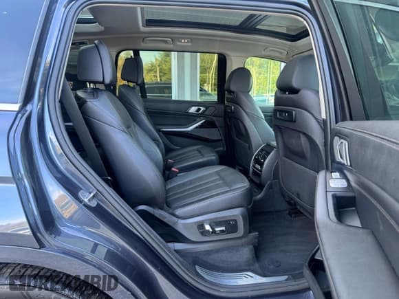 ✅ 2019 BMW X7 xDrive40i • VIN: 5UXCW2C55KLB44273 • Lot: 93519415. Wystawiony na Copart z przebiegiem 135 766 mil. Bezpłatny archiwum sprzedaży aukcyjnych z USA i szczegółowy raport historii pojazdu na DreamBid. Zdjęcie 6.