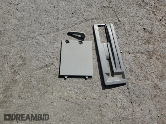 ✅ 2007 Chevrolet Suburban LT • VIN: 1GNFC16097J183781 • Lot: 76099354. Wystawiony na Copart z przebiegiem 279 845 mil. Bezpłatny archiwum sprzedaży aukcyjnych z USA i szczegółowy raport historii pojazdu na DreamBid. Zdjęcie 15.