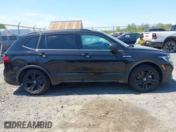 ✅ 2024 Volkswagen Tiguan SE R-Line Black • VIN: 3VV8B7AX8RM217275 • Lot: 42241098. Wystawiony na IAAI z przebiegiem 75 mil. Bezpłatny archiwum sprzedaży aukcyjnych z USA i szczegółowy raport historii pojazdu na DreamBid. Zdjęcie 13.