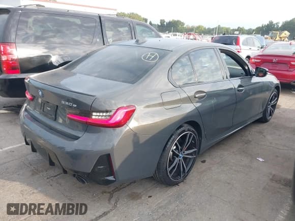 ✅ 2023 BMW 3 Series 330e • VIN: 3MW39FF09P8C97635 • Lot: 43129492. Wystawiony na IAAI z przebiegiem 27 153 mil. Bezpłatny archiwum sprzedaży aukcyjnych z USA i szczegółowy raport historii pojazdu na DreamBid. Zdjęcie 4.