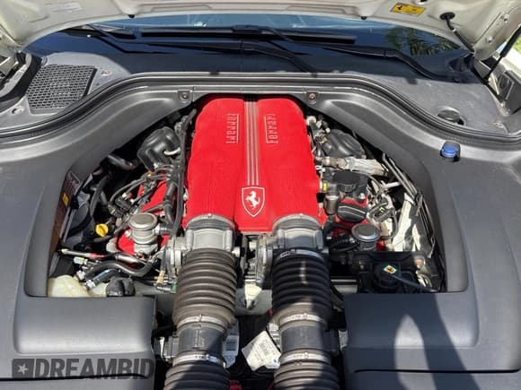 ✅ 2012 Ferrari California • VIN: ZFF65LJA7C0182905 • Lot: 70462795. Wystawiony na Copart z przebiegiem 52 055 mil. Bezpłatny archiwum sprzedaży aukcyjnych z USA i szczegółowy raport historii pojazdu na DreamBid. Zdjęcie 7.