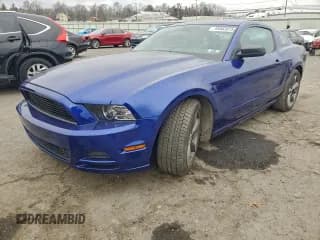 ✅ 2014 Ford Mustang V6 • VIN: 1ZVBP8AMXE5286399 • Лот: 95983315. Опубликован ранее на Copart с пробегом 95 488 миль. Бесплатный доступ к архиву аукционных продаж из США и подробный отчёт об истории автомобиля на DreamBid. Изображение 1.