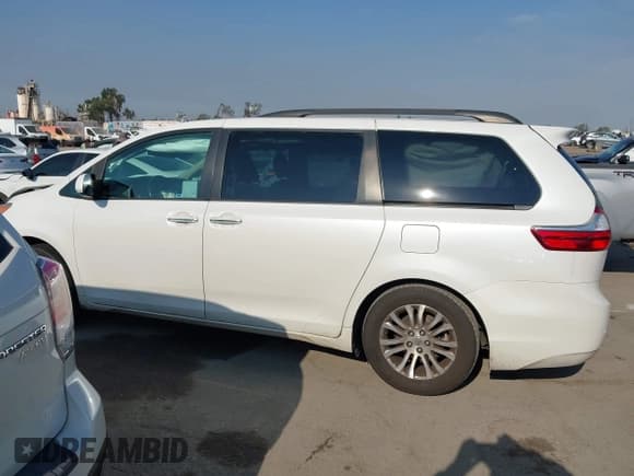 ✅ 2017 Toyota Sienna XLE Auto Access Seat • VIN: 5TDYZ3DC6HS797183 • Lot: 42907119. Listed on IAAI with 244,878 mi. Free auction sales archive from the USA and detailed vehicle history report at DreamBid. Image 15.