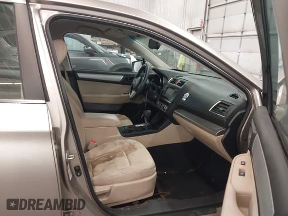 ✅ 2015 Subaru Legacy 2.5i • VIN: 4S3BNBA68F3020447 • Lot: 43270732. Wystawiony na IAAI z przebiegiem 116 563 mil. Bezpłatny archiwum sprzedaży aukcyjnych z USA i szczegółowy raport historii pojazdu na DreamBid. Zdjęcie 5.