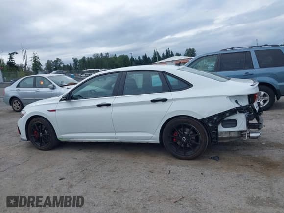 ✅ 2024 Volkswagen Jetta 40th Anniversary Edition • VIN: 3VW8T7BU4RM004952 • Lot: 42558844. Listed on IAAI with 5,541 mi. Free auction sales archive from the USA and detailed vehicle history report at DreamBid. Image 15.