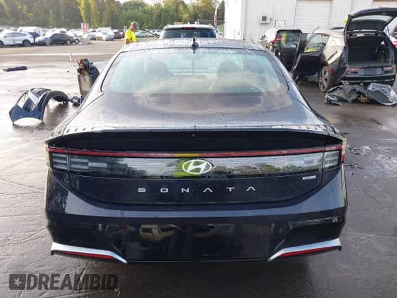 2024 Hyundai Sonata Limited with VIN KMHL54JJ4RA097929, listed as a IAAI auction lot 43276187 with 5,555 mi miles and . Bid and sale history available at DreamBid. Image 17.