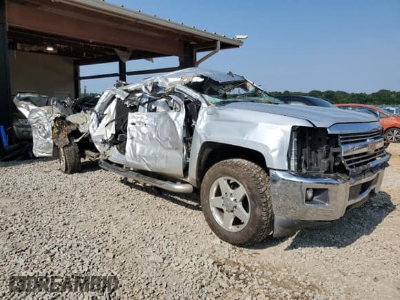 ✅ 2015 Chevrolet Silverado 2500HD LT • VIN: 1GC1KVEG0FF111137 • Lot: 59334755. Wystawiony na Copart z przebiegiem Nie podano. Bezpłatny archiwum sprzedaży aukcyjnych z USA i szczegółowy raport historii pojazdu na DreamBid. Zdjęcie 4.