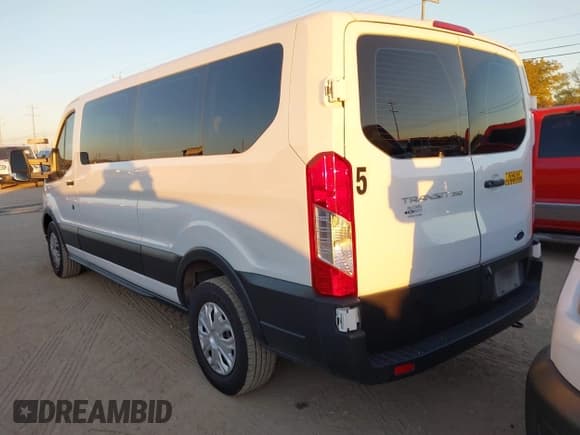 ✅ 2022 Ford Transit Passenger XLT • VIN: 1FBAX2Y88NKA67211 • Lot: 43654076. Wystawiony na IAAI z przebiegiem 210 842 mil. Bezpłatny archiwum sprzedaży aukcyjnych z USA i szczegółowy raport historii pojazdu na DreamBid. Zdjęcie 3.