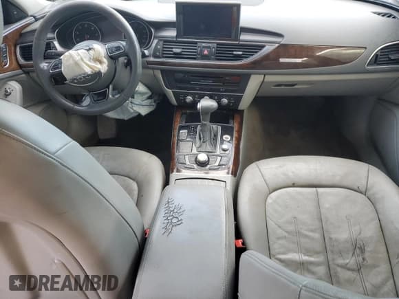 ✅ 2012 Audi A6 Premium Plus • VIN: WAUGGAFC5CN135447 • Lot: 82295485. Wystawiony na Copart z przebiegiem 231 322 mil. Bezpłatny archiwum sprzedaży aukcyjnych z USA i szczegółowy raport historii pojazdu na DreamBid. Zdjęcie 8.