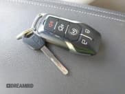 ✅ 2013 Lincoln MKZ • VIN: 3LN6L2G96DR805178 • Lot: 42915934. Wystawiony na IAAI z przebiegiem 158 757 mil. Bezpłatny archiwum sprzedaży aukcyjnych z USA i szczegółowy raport historii pojazdu na DreamBid. Zdjęcie 11.