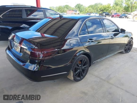 ✅ 2014 Mercedes-Benz E 350 Luxury • VIN: WDDHF8JB5EA863643 • Лот: 42976994. Опубликован ранее на IAAI с пробегом 121 856 миль. Бесплатный доступ к архиву аукционных продаж из США и подробный отчёт об истории автомобиля на DreamBid. Изображение 4.