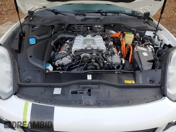 ✅ 2017 Porsche Cayenne S E-Hybrid • VIN: WP1AE2A29HLA72504 • Lot: 91635725. Listed on Copart with 168,371 mi. Free auction sales archive from the USA and detailed vehicle history report at DreamBid. Image 12.