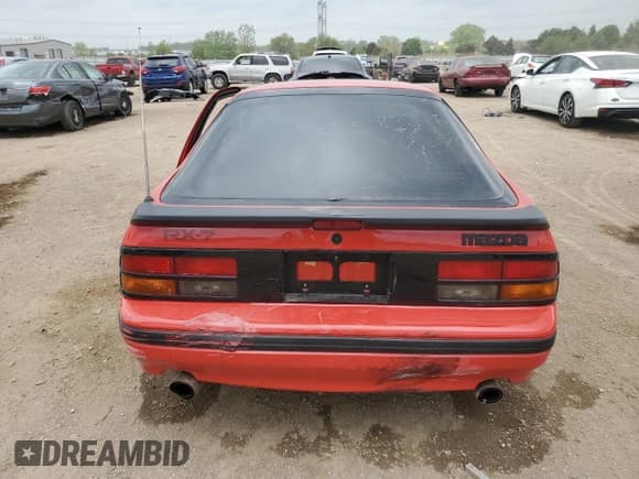 ✅ 1987 Mazda RX-7 • VIN: JM1FC3319H0510950 • Lot: 56665735. Wystawiony na Copart z przebiegiem 75 514 mil. Bezpłatny archiwum sprzedaży aukcyjnych z USA i szczegółowy raport historii pojazdu na DreamBid. Zdjęcie 6.