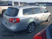 ✅ 2008 Volkswagen Passat Komfort • VIN: WVWLK73C28E213455 • Lot: 43788180. Listed on IAAI with 109,984 mi. Free auction sales archive from the USA and detailed vehicle history report at DreamBid. Image 4.