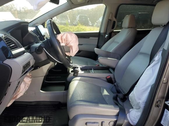 ✅ 2020 Honda Odyssey Elite • VIN: 5FNRL6H9XLB039737 • Lot: 81853445. Listed on Copart with 29,821 mi. Free auction sales archive from the USA and detailed vehicle history report at DreamBid. Image 7.