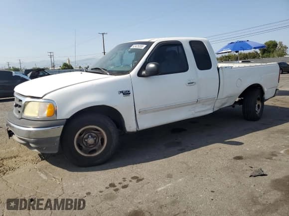 ✅ 2003 Ford F-150 XL • VIN: 2FTRX17L83CA63563 • Lot: 62425355. Wystawiony na Copart z przebiegiem 435 576 mil. Bezpłatny archiwum sprzedaży aukcyjnych z USA i szczegółowy raport historii pojazdu na DreamBid. Zdjęcie 1.