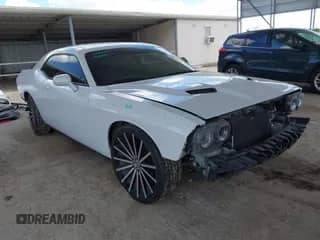 2018 Dodge Challenger SXT z VIN 2C3CDZAG5JH209527, wystawiony jako IAAI lot #42606716 z przebiegiem 118 931 mil mil oraz . Historia ofert i sprzedaży dostępna na DreamBid. Obrazek 1.
