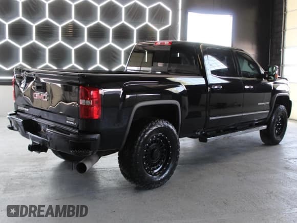 ✅ 2016 GMC Sierra 3500HD Denali • VIN: 1GT42YE8XGF279036 • Лот: 67648935. Опубликован ранее на Copart с пробегом 86 920 миль. Бесплатный доступ к архиву аукционных продаж из США и подробный отчёт об истории автомобиля на DreamBid. Изображение 3.