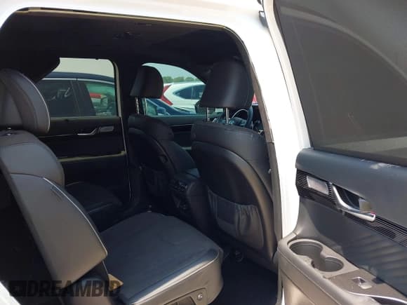 ✅ 2024 Hyundai Palisade Calligraphy • VIN: KM8R7DGE2RU784310 • Lot: 42898046. Listed on IAAI with 32,334 mi. Free auction sales archive from the USA and detailed vehicle history report at DreamBid. Image 8.