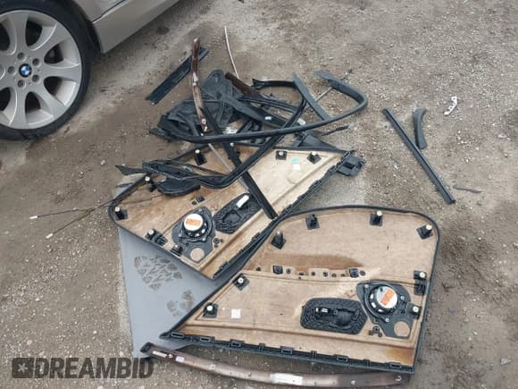 ✅ 2006 BMW 3 Series 330i • VIN: WBAVB33576PS16692 • Lot: 42469524. Listed on IAAI with 139,485 mi. Free auction sales archive from the USA and detailed vehicle history report at DreamBid. Image 12.