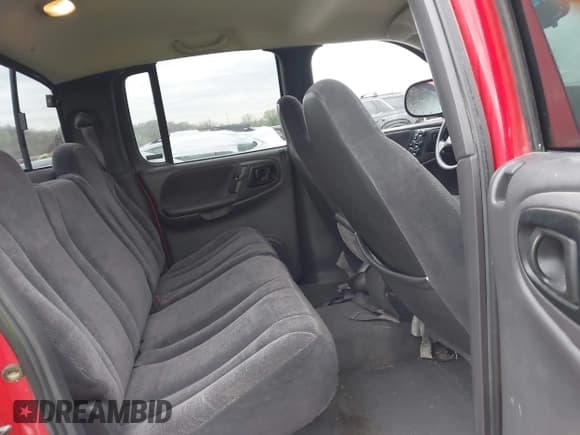 ✅ 2000 Dodge Dakota Sport • VIN: 1B7GG2ANXYS621732 • Lot: 41930673. Wystawiony na IAAI z przebiegiem 145 653 mil. Bezpłatny archiwum sprzedaży aukcyjnych z USA i szczegółowy raport historii pojazdu na DreamBid. Zdjęcie 8.