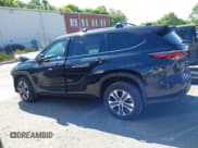 ✅ 2024 Toyota Highlander LE • VIN: 5TDKDRBHXRS536548 • Lot: 42390188. Wystawiony na IAAI z przebiegiem 27 406 mil. Bezpłatny archiwum sprzedaży aukcyjnych z USA i szczegółowy raport historii pojazdu na DreamBid. Zdjęcie 15.