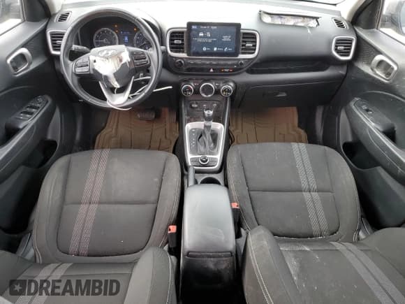 ✅ 2021 Hyundai Venue SEL • VIN: KMHRC8A34MU099521 • Lot: 89340975. Wystawiony na Copart z przebiegiem 77 439 mil. Bezpłatny archiwum sprzedaży aukcyjnych z USA i szczegółowy raport historii pojazdu na DreamBid. Zdjęcie 8.