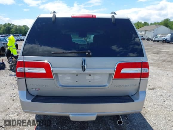 ✅ 2007 Lincoln Navigator • VIN: 5LMFU28587LJ05672 • Lot: 42342868. Wystawiony na IAAI z przebiegiem 174 889 mil. Bezpłatny archiwum sprzedaży aukcyjnych z USA i szczegółowy raport historii pojazdu na DreamBid. Zdjęcie 16.