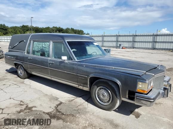 ✅ 1988 Cadillac Brougham • VIN: 1G6DW51Y2J9714052 • Lot: 77274064. Wystawiony na Copart z przebiegiem 69 106 mil. Bezpłatny archiwum sprzedaży aukcyjnych z USA i szczegółowy raport historii pojazdu na DreamBid. Zdjęcie 4.