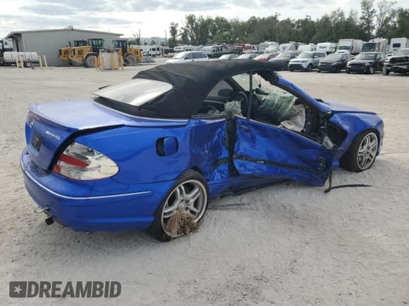 ✅ 2005 Mercedes-Benz CLK 55 AMG • VIN: WDBTK76G55T048893 • Лот: 80762754. Опубликован ранее на Copart с пробегом Не указан. Бесплатный доступ к архиву аукционных продаж из США и подробный отчёт об истории автомобиля на DreamBid. Изображение 3.