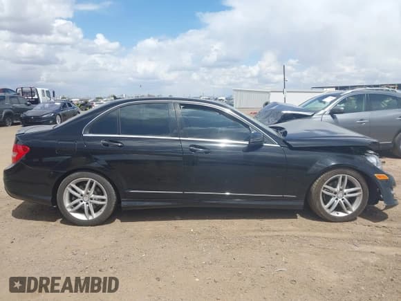 ✅ 2012 Mercedes-Benz C 300 Sport • VIN: WDDGF8BB6CR227922 • Lot: 41950171. Wystawiony na IAAI z przebiegiem 99 242 mil. Bezpłatny archiwum sprzedaży aukcyjnych z USA i szczegółowy raport historii pojazdu na DreamBid. Zdjęcie 12.